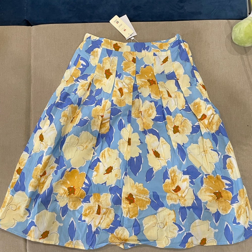 Women flora skirt size 4-6